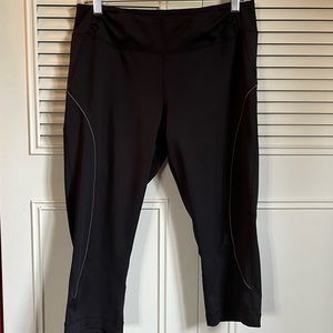 Tek Gear Black Capri Leggings Sz M